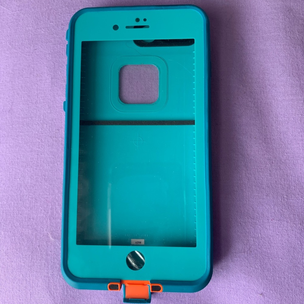 IPHONE 7+ LIFEPROOF CASE